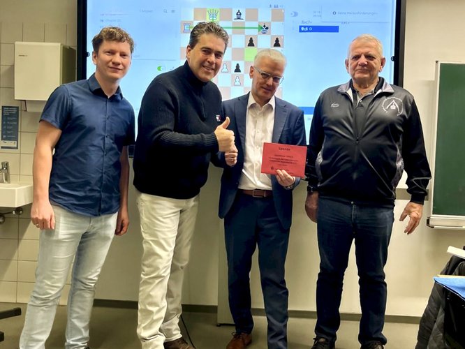 500 € für unsere Schachspieler von der Ostsächsischen Sparkasse Dresden